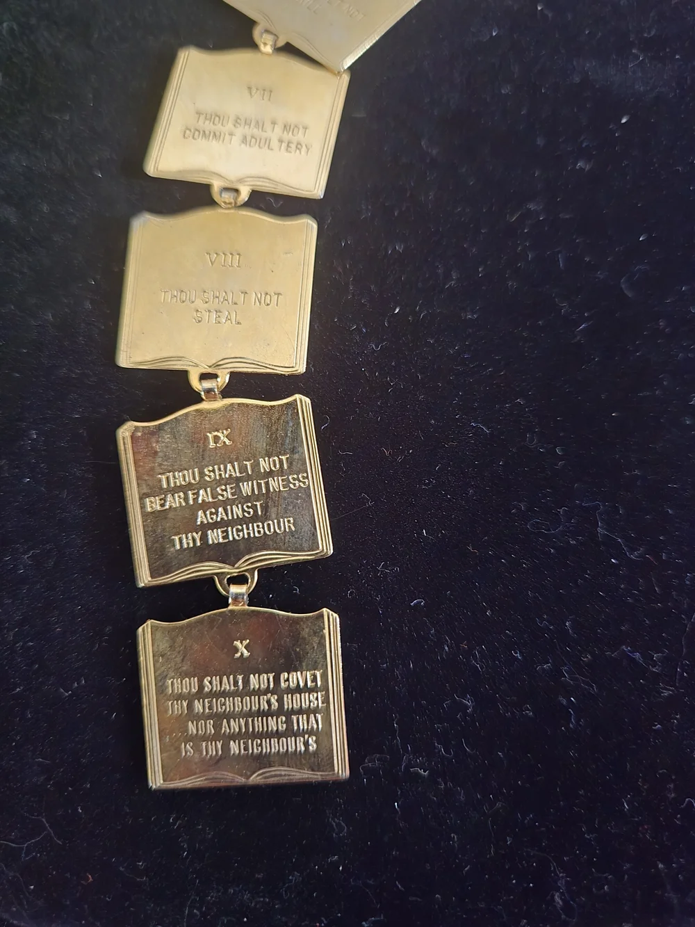 N/A gold tone